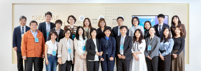 지난달 31일 천재교육을 찾은 대만 상업발전연구원, 교재연구발전학회 방문단이 기념촬영을 하고 있다. 사진제공=천재교육