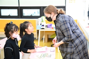 임산부 가사돌봄서비스에 해외 대학 학비도 지원…틈새 잡은 화천·성동구