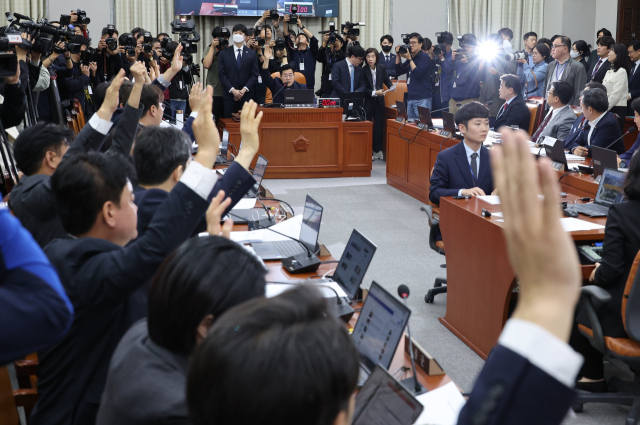 與 의원들, 국회 운영위서 '尹-명 통화' 파일 조작 의혹 제기