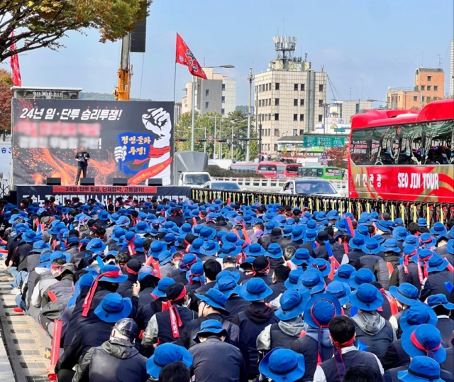 지난달 28일 현대트랜시스 노조원 등이 진행한 집회