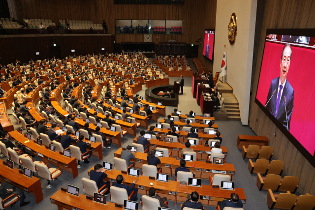 한덕수 국무총리가 4일 서울 여의도 국회에서 열린 본회의에서 2025년도 예산안 및 기금운용계획안에 대한 시정연설을 하고 있다. 연합뉴스