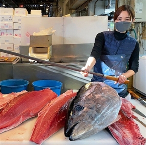 대기업 때려치고 '참치 해체쇼'하는 여성…인생 역전 '드라마'