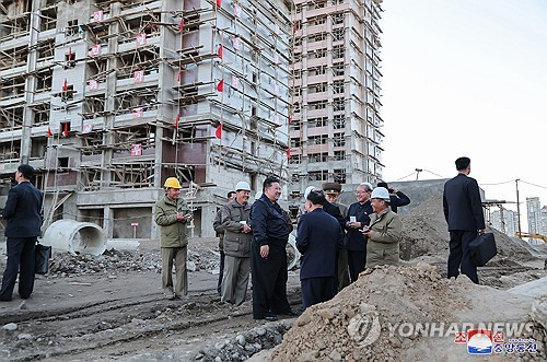 김정은 북한 국무위원장이 지난 7월 말 대규모 수해가 발생한 평안북도 지역을 세 번째 방문하고 