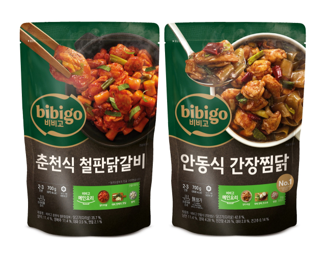 비비고 춘천식 철판닭갈비와 안동식 간장찜닭. 사진 제공=CJ제일제당