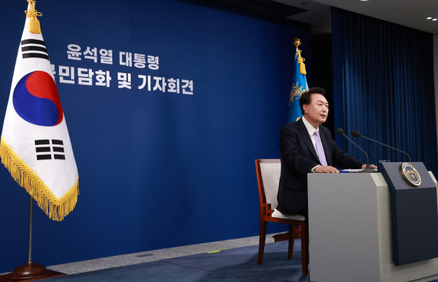 윤석열 대통령이 7일 오전 서울 용산 대통령실 청사 브리핑실에서 '대국민담화 및 기자회견'을 하고 있다. 연합뉴스