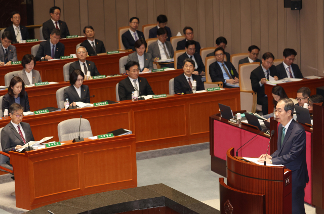 한덕수 국무총리가 7일 국회에서 열린 예산결산특별위원회에서 인사말을 하고 있다. 연합뉴스