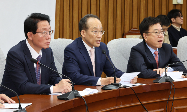 추경호 국민의힘 추경호 원내대표(가운데)가 8일 국회에서 열린 원내대책회의에서 발언하고 있다. 연합뉴스