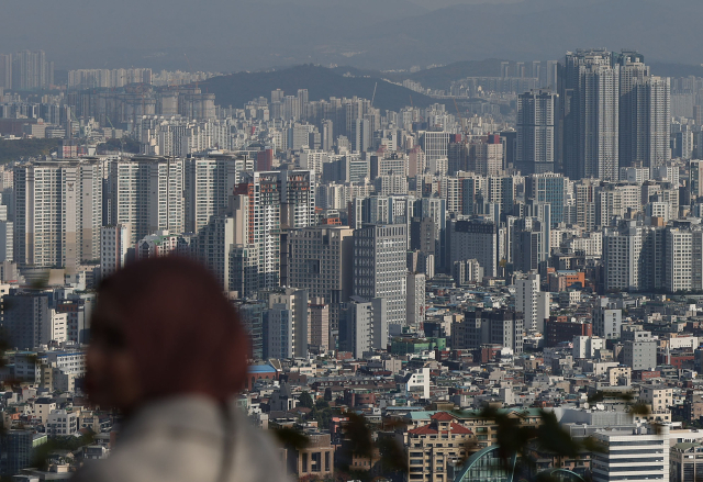 서울 남산에서 바라본 아파트 단지. 연합뉴스