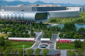 TSMC, 중국 공급 끊었다…'미국에 반하지 않을 것'