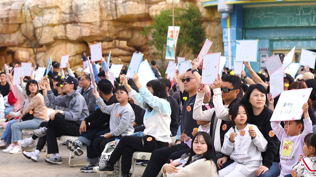 9일 경남 창원 구산면 로봇랜드에서 한화 협력사 가족과 아이들이 한화 골든벨 이벤트에 참여하고 있다. 사진제공=한화