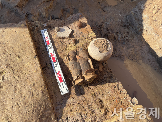 발굴된 토기 모습. 사진 제공=국가유산청