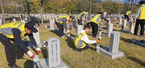 한신공영, 10년째 서울현충원 묘역정화 봉사활동