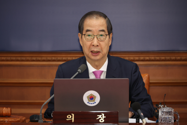 한덕수 국무총리가 12일 서울 종로구 정부서울청사에서 열린 국무회의에서 발언하고 있다. 연합뉴스