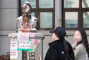 동덕여대 시위 현장서 "나중에 아기 낳을텐데"…갈등 불 지핀 경찰관의 한마디