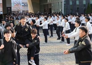 수능 마치고 힘들다면 이곳으로…여가부, 청소년 마음건강지킴이 버스 운영