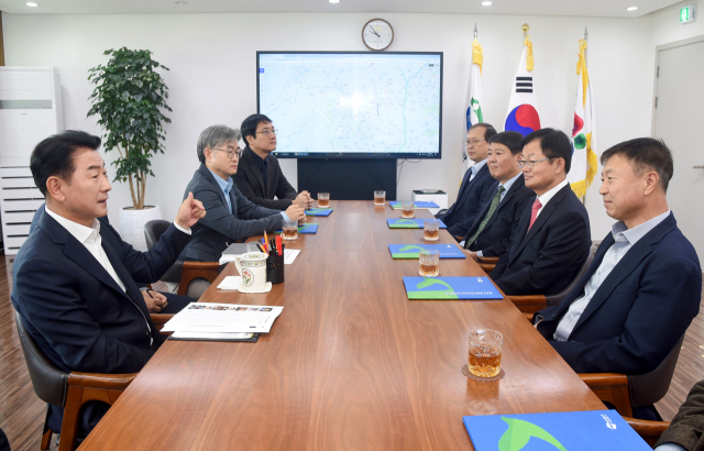 지난 12일 의정부시 워킹크룹 첫 회의에서 김동근 의정부시장이 발언하고 있다. 사진 제공=의정부시