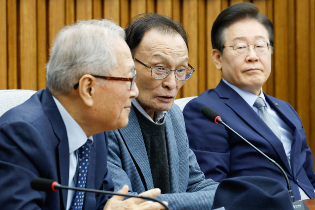 이해찬 더불어민주당 상임고문이 13일 서울 여의도 국회에서 열린 더불어민주당 외교안보통일자문회의 출범식에 참석해 발언하고 있다. 뉴스1