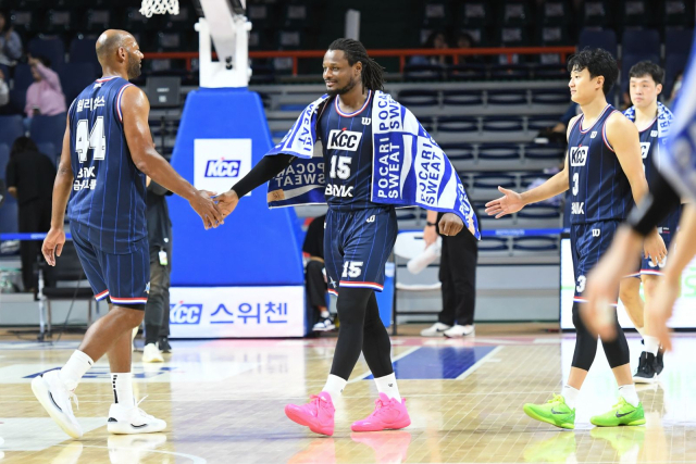 KCC 선수단. 사진 제공=KBL