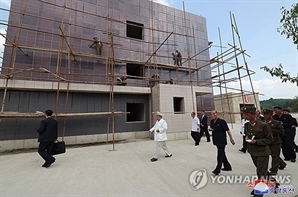 김정은, 황해도 공장 건설현장 시찰…"완공 동시에 가동"