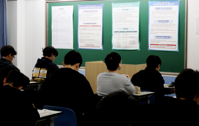 2025학년도 대학수학능력시험(수능)이 실시된 14일 인천 동구 동산고등학교에서 수험생들이 시험 시작을 기다리고 있다. 기사 내용과는 직접 관련 없음. 인천 = 연합뉴스