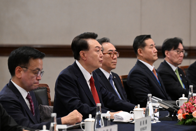 윤석열 대통령, 시진핑 주석과 한중 정상회담 (리마[페루]=연합뉴스) 홍해인 기자 = 31차 아시아태평양경제협력체(APEC) 정상회의에 참석한 윤석열 대통령이 15일(현지시간) 페루 리마의 한 호텔에서 시진핑 중국 국가 주석과 한중 정상회담을 하고 있다. 2024.11.16 hihong@yna.co.kr (끝) <저작권자(c) 연합뉴스, 무단 전재-재배포, AI 학습 및 활용 금지>