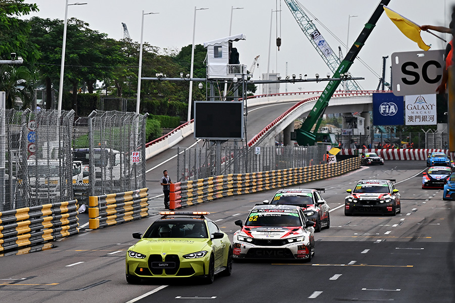 금호 FIA TCR 월드 투어 레이스 역시 잦은 세이프티카 상황이 이어졌다. 사진 김학수 기자