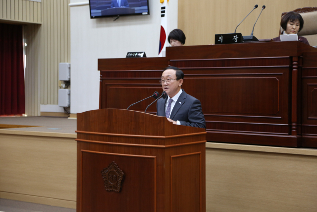 김덕현 연천군수가 18일 열린 연천군의회 제2차 정례회에서 발언하고 있다. 사진 제공=연천군