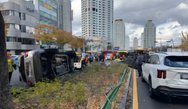 19일 낮 울산시 남구 번영로에서 차량 추돌사고가 발생했다. 사진제공=울산경찰청