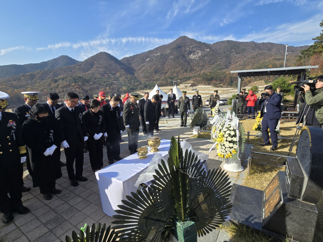 23일 대전 유성구 국립대전현충원에서 연평도 포격전 제14주년 전투영웅 추모 및 전승 기념식이 거행되고 있다. 사진 제공=해병대사령부