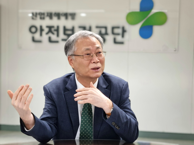 안종주 한국산업안전보건공단 이사장이 서울 중구 공단 서울광역본부에서 가진 서울경제문신과의 인터뷰에서 산업안전정책에 대해 설명하고 있다. 사진 제공=한국산업안전보건공단