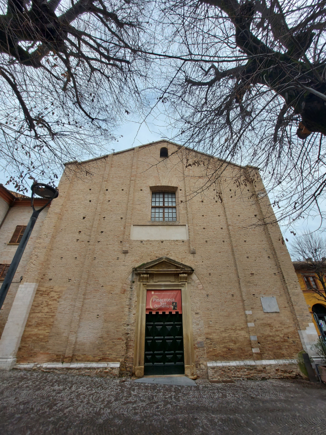 파노저축은행 재단(Fondazione Cassa di Risparmio di Fano)을 전시하는 산 도미니코 회화관(Pinacoteca San Domenico)