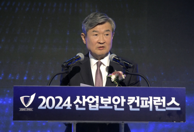 조태용 국가정보원장이 26일 서울 강남구 그랜드인터컨티넨탈호텔에서 열린 ‘2024 산업보안 콘퍼런스’에서 기술 유출을 막기 위해 산업기술보호법 개정 등 법·제도 개선을 강조하고 있다. 사진 제공=국정원