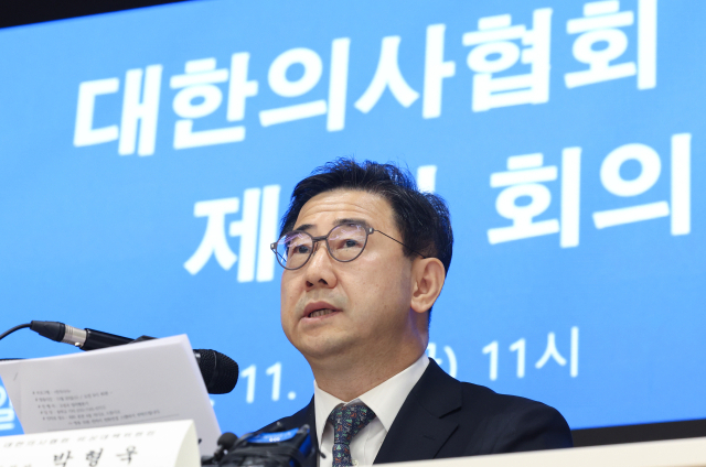 박형욱 대한의사협회 비상대책위원장이 지난 22일 오전 서울 용산구 대한의사협회에서 전날 열린 첫 회의 결과에 대해 브리핑하고 있다. 연합뉴스