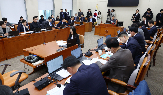 3일 서울 여의도 국회에서 정무위원회 전체회의가 열리고 있다. 연합뉴스