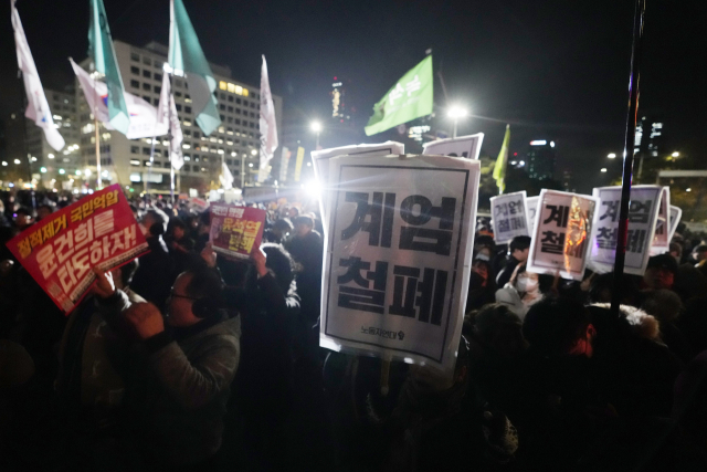 한국 계엄에 세계도 놀랐다 "한-미 동맹, 수십년 만에 가장 큰 시험대"