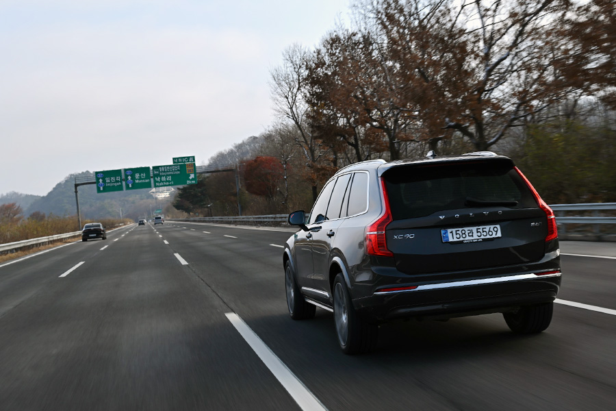 볼보 XC90 B6 AWD 울트라. 사진 김학수 기자