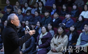 계엄에 탄핵까지…유인촌 “불확실한 외부상황에도 업무에는 흔들림 없어야”