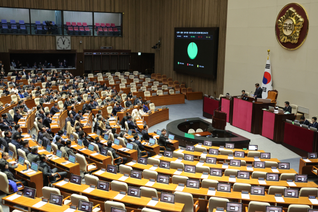 5일 새벽 국회 본회의에서 법무부·검찰청·검사의 헌법·법령 위반 등 관련 감사원에 대한 감사요구안이 야당 단독으로 통과되고 있다. 연합뉴스