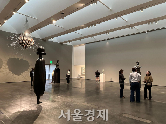 미국 서부 LA카운티미술관(LACMA)에서 흑인 조각가 시몬 리의 대규모 회고전이 열리고 있다. /사진제공=엄태근