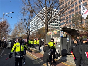 탄핵 표결 앞두고 긴장 감도는 여의도…경찰, 인파관리 '총력전'