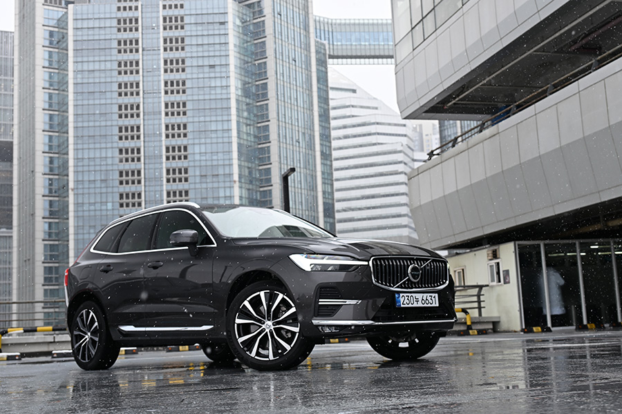 볼보 XC60 B6 AWD 울트라. 사진 김학수 기자