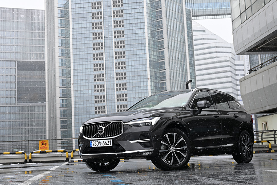 볼보 XC60 B6 AWD 울트라. 사진 김학수 기자