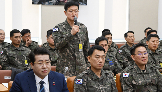 이경민 방첩사령관 직무대리(참모장)가 10일 국회에서 열린 국방위원회 전체회의에 출석해 의원들의 긴급 현안 질의에 답하고 있다. 이날 현안 질의에 여인형 국군 방첩사령관은 불출석했다. 오승현 기자