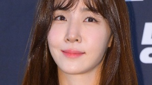 김이나, '일베 단어 사용' 논란…별밤 '하차' 대신 '사과'했다