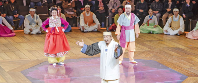 마당놀이 모듬전에 나선 김성녀(왼쪽부터), 윤문식, 김종엽. 사진제공=국립극장