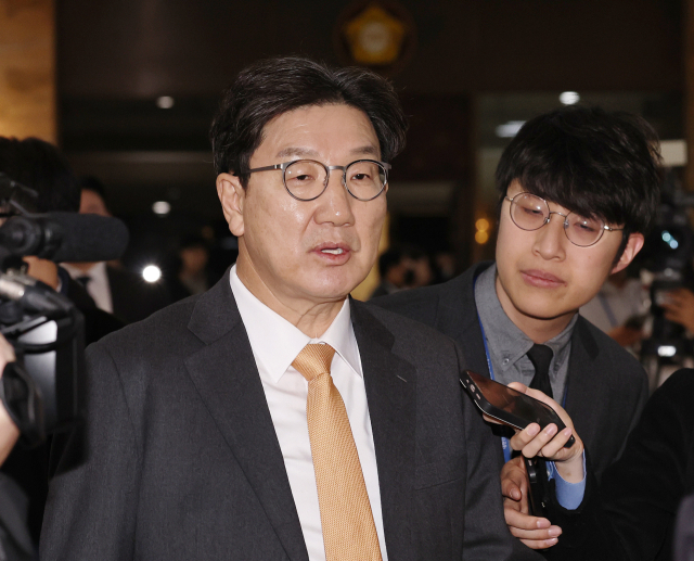 권성동 국민의힘 의원이 11일 오후 서울 여의도 국회에서 열린 제419회국회(임시회) 제1차 본회의 윤석열 대통령 위헌적 비상계엄 선포 내란행위 관련 긴급현안질문에 참석하고 있다. 뉴스1