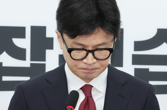 한동훈 국민의힘 대표가 12일 오전 서울 여의도 국회에서 윤석열 대통령 탄핵과 관련한 긴급 기자회견을 하고 있다. 연합뉴스
