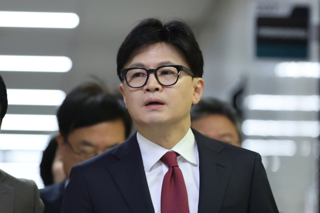 한동훈 국민의힘 대표가 12일 오전 서울 여의도 국회에서 열린 비공개 최고위원회의에 참석하고 있다. 연합뉴스