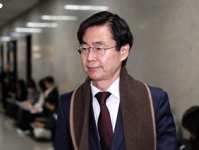 여당 의원도 “윤석열 씨라고 하겠다…그분이 대통령?”
