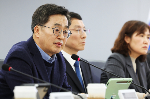 김동연 경기도지사가 12일 경기도 수원시 경기도청에서 열린 ‘비상민생경제회의’에서 발언하고 있다. 연합뉴스